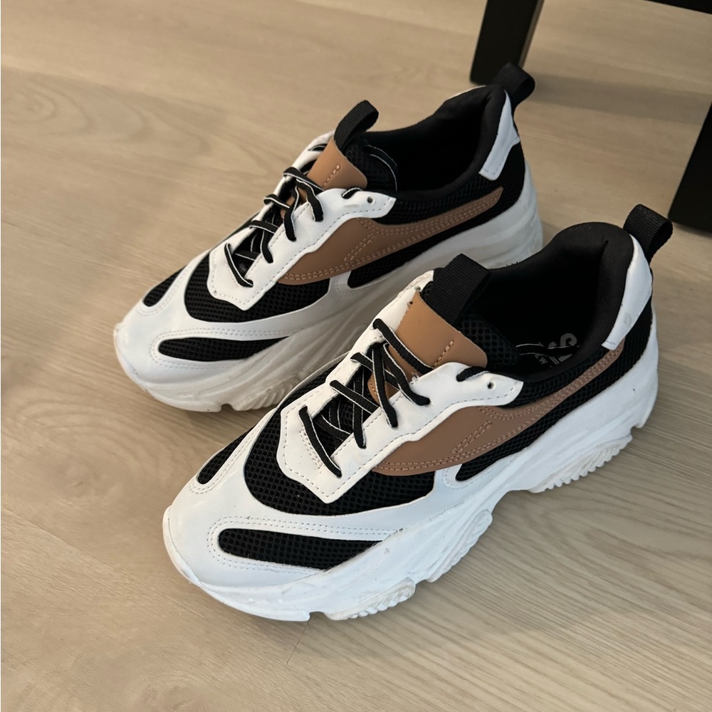 Chunky sneakers